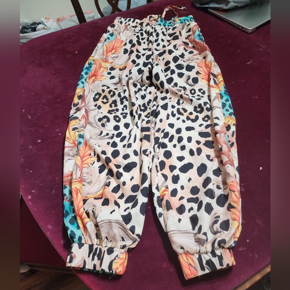 NWOT ... Leopard 🐆 Print joggers Pants - Picture 4 of 8